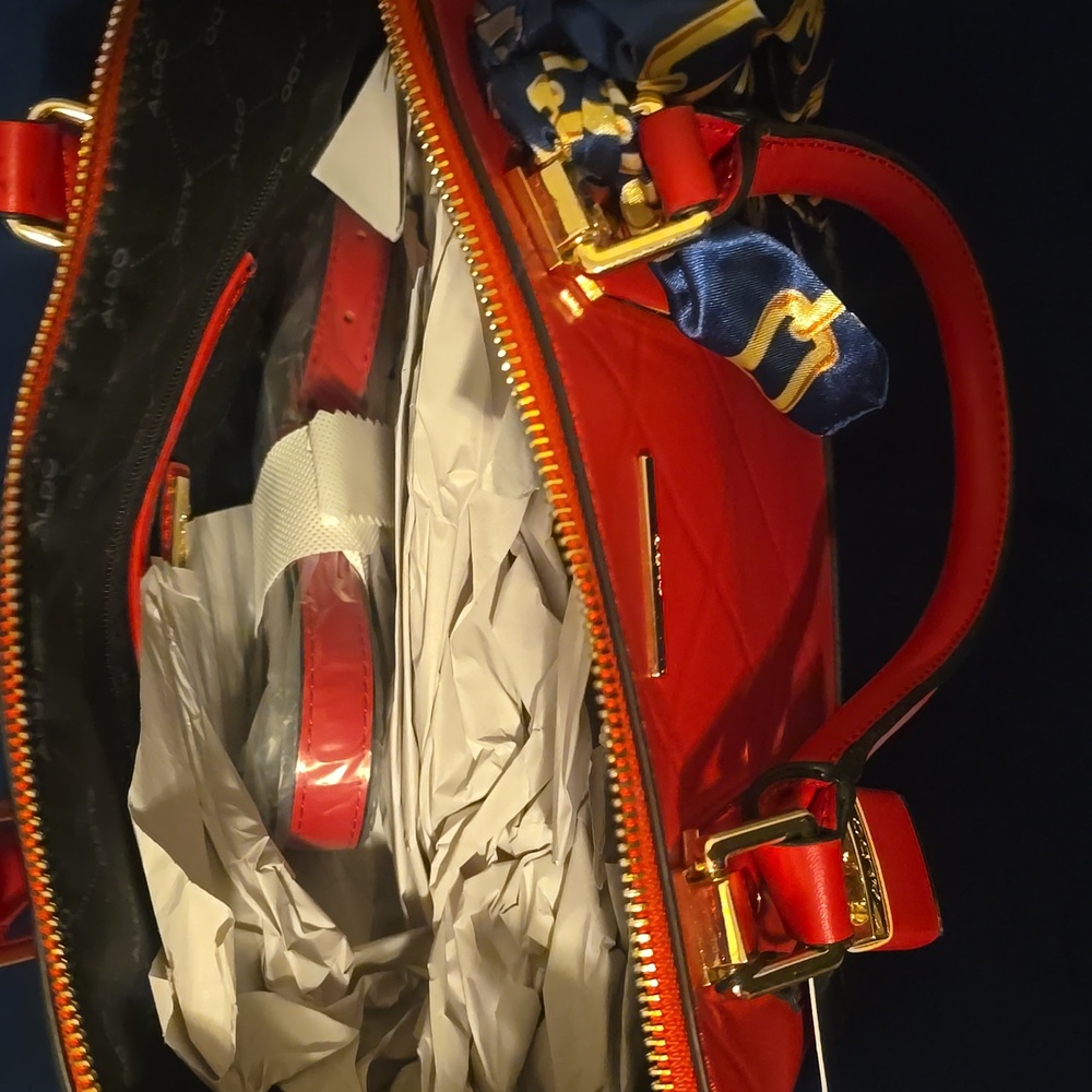 Red Handbag - Picture 3 of 5